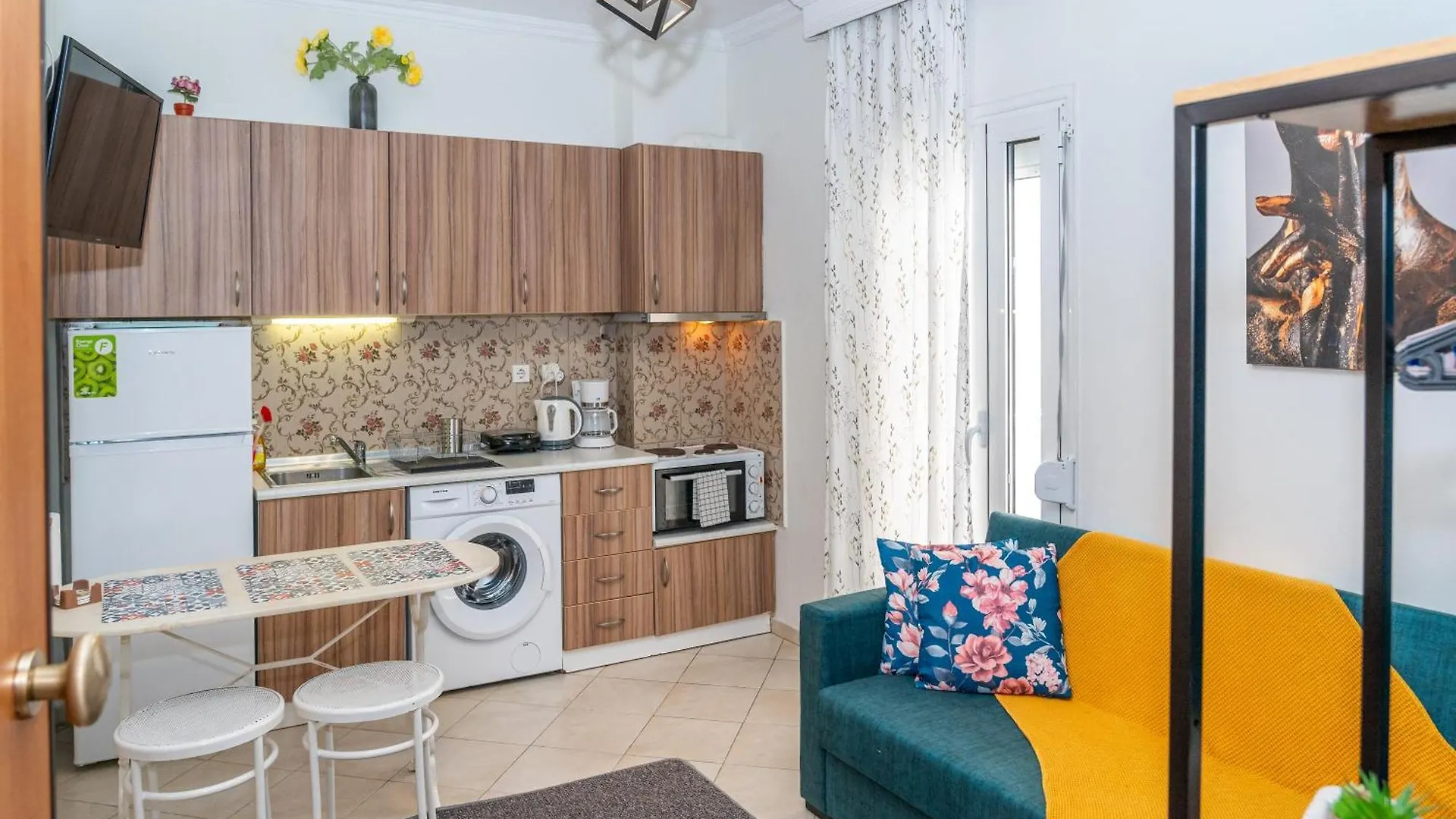 Modern Apt Upon Tsimiski Thessaloniki Apartment